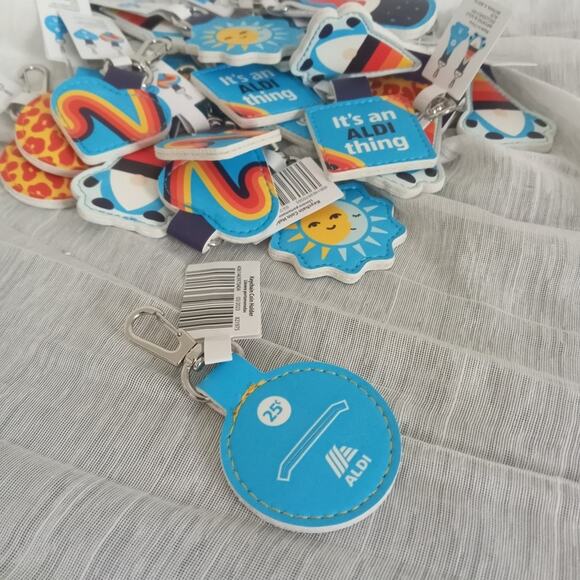 ALDI Quarter Keeper LEOPARD Pattern SUPER FAN Keychain Coin Holder NEW! w/Clip - Picture 2 of 3